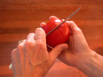 Scoring the tomato