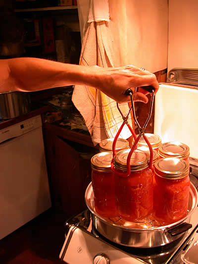 Lifting hot jars out of canner