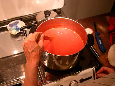 Reducing the skinless, seedless puree for canning
