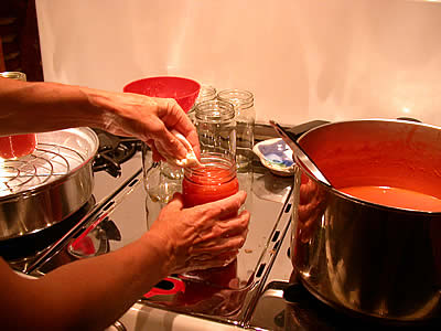 Once again, wipe the rim clean before putting on lid